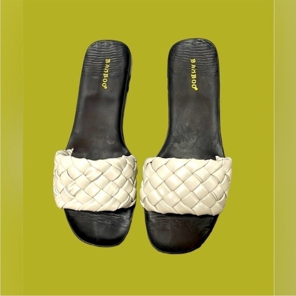 size 10 white Bamboo sandals - Picture 1 of 4